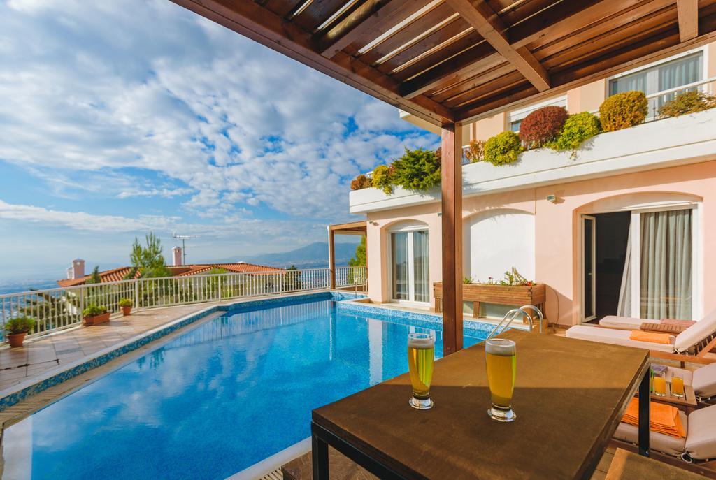 Politia Villa *